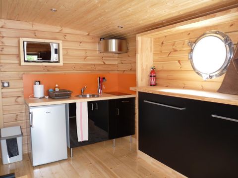 Insolite 5 personnes - Toue cabanée au mouillage avec sanitaires