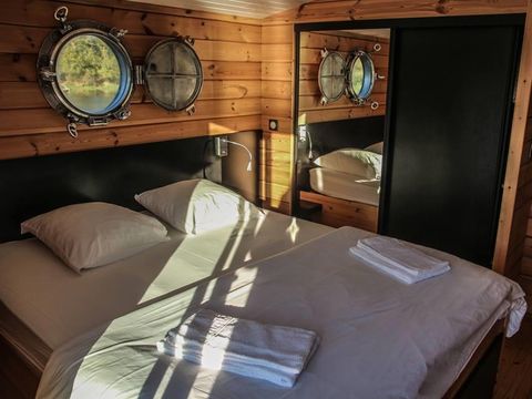 Insolite 5 personnes - Toue cabanée au mouillage avec sanitaires