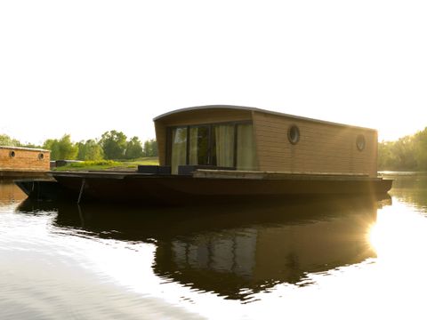 Insolite 5 personnes - Toue cabanée au mouillage avec sanitaires