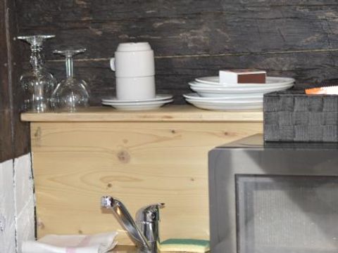 HÉBERGEMENT INSOLITE 2 personnes - LA BARIQUE