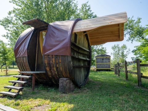HÉBERGEMENT INSOLITE 2 personnes - LA BARIQUE