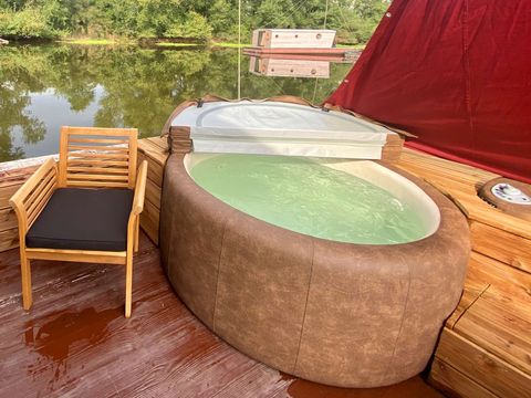 HÉBERGEMENT INSOLITE 2 personnes - Toue cabanée SPA