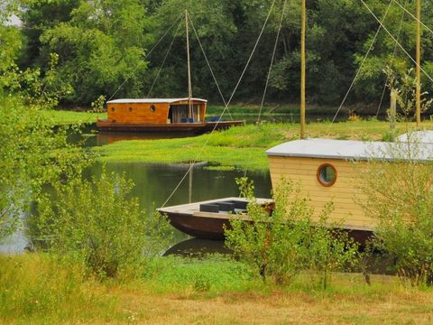 Hébergement 4 personnes - Toue cabanée 2 cabine accosté