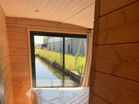 Hébergement 4 personnes - Toue cabanée 2 cabine accosté