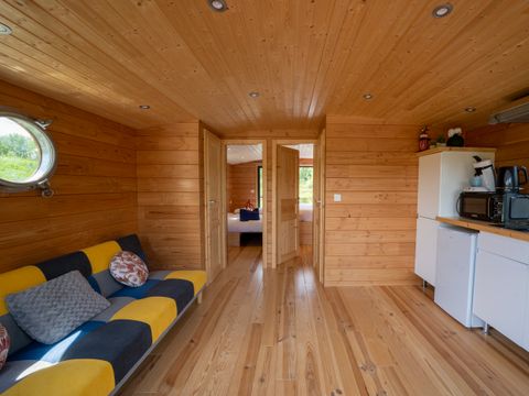 Hébergement 4 personnes - Toue cabanée 2 cabine accosté