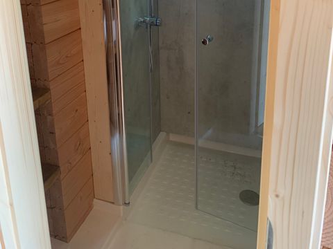 Hébergement 4 personnes - Toue cabanée 2 cabine accosté