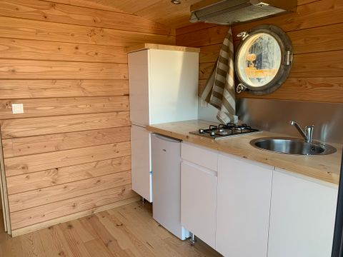 Hébergement 4 personnes - Toue cabanée 2 cabine accosté