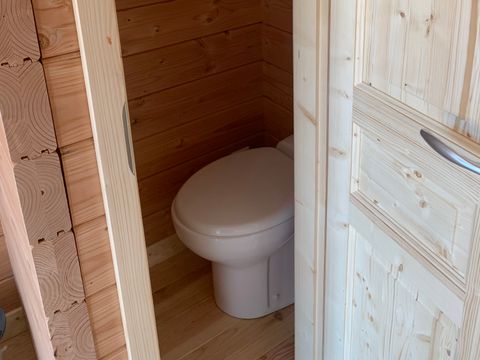 Hébergement 4 personnes - Toue cabanée 2 cabine accosté