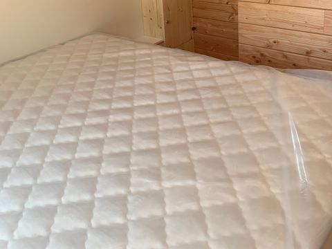 Hébergement 4 personnes - Toue cabanée 2 cabine accosté
