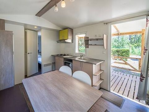 BUNGALOW 6 personnes - Mobil-home | Comfort | 2 Ch. | 4/6 Pers. | Terrasse surélevée | Clim. BUNGALOW 6 personnes - Mobil-home | Comfort | 2 Ch. | 4/6 Pers. | Terrasse surélevée | Clim.