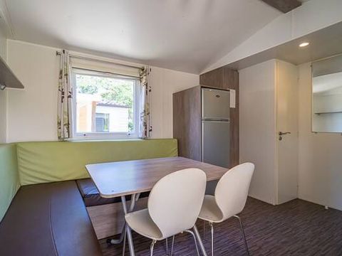 BUNGALOW 6 personnes - Mobil-home | Comfort | 2 Ch. | 4/6 Pers. | Terrasse surélevée | Clim. BUNGALOW 6 personnes - Mobil-home | Comfort | 2 Ch. | 4/6 Pers. | Terrasse surélevée | Clim.