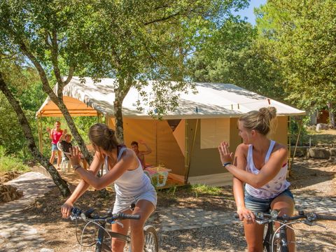 LODGE 5 personnes - Lodge | 2 Ch. | 4/5 Pers. | Sans SDB LODGE 5 personnes - Lodge | 2 Ch. | 4/5 Pers. | Sans SDB