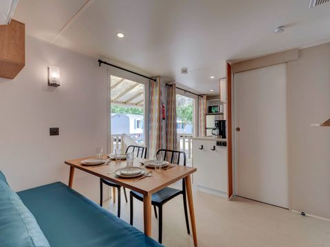 BUNGALOW 6 personnes - Mobil-home | Comfort | 3 Ch. | 6 Pers. | Terrasse surélevée | Clim. BUNGALOW 6 personnes - Mobil-home | Comfort | 3 Ch. | 6 Pers. | Terrasse surélevée | Clim.