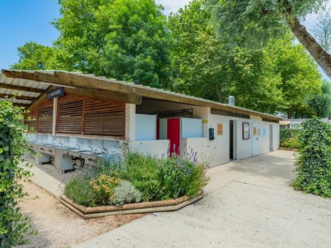 Emplacement - Emplacement | Essential | Tente uniquement | <100m² | Électricité | Pas d'eau