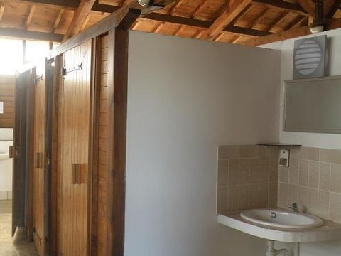 Emplacement - Emplacement confort, 1 installation,1 véhicule, 1 branchement , 2 personnes
