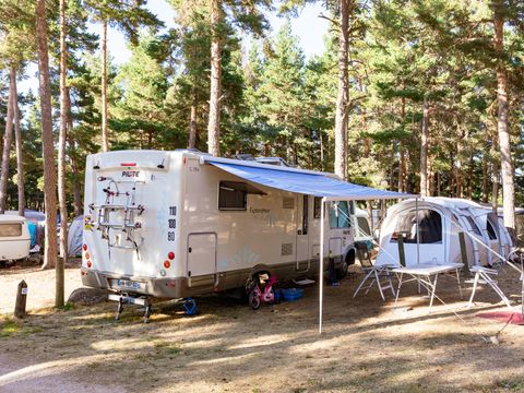 Emplacement - Emplacement Confort, 1 installation, 1 véhicule, 1 branchement , 1 personne