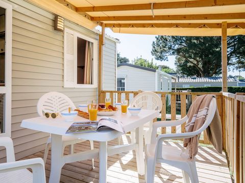 Mobilhome 6 personnes - Classic | 2 Ch. | 4/6 Pers. | Terrasse surélevée | 1 SDB | Clim.
