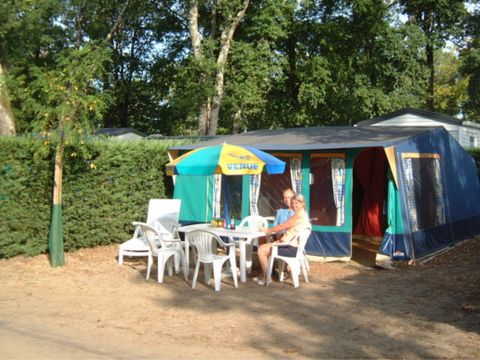 TENTE 6 personnes - Espace, sans sanitaires