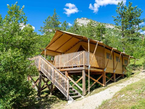 TENTE 6 personnes - Tente Lodge Premium 35m² 3 chambres + terrasse 16m² (avec sanitaire)