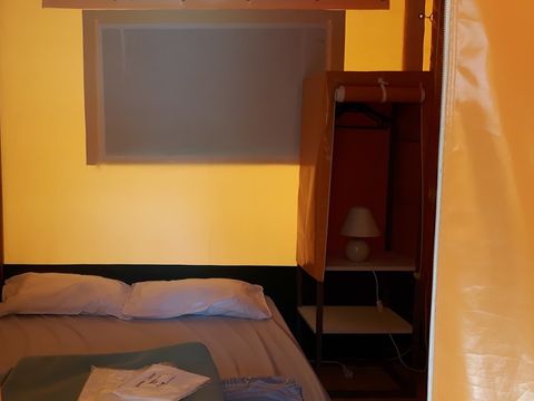 Bungalow toilé 4 personnes - (SANS SANITAIRES)