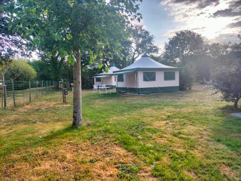 TENTE TOILE ET BOIS 4 personnes - Cyrus - 2 chambres et kitchenette toute équipée