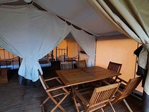 TENTE TOILE ET BOIS 4 personnes - LOUBRESSAC