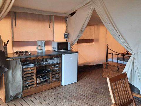 TENTE TOILE ET BOIS 4 personnes - LOUBRESSAC