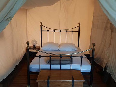 TENTE TOILE ET BOIS 4 personnes - LOUBRESSAC