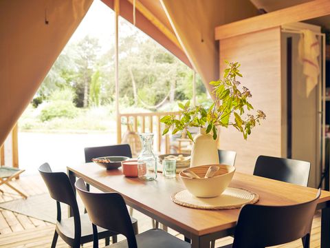 Tente en toile et en bois 6 personnes - Woodlodge Vue Loire Confort 34m² - 3 chambres + terrasse 6 pers
