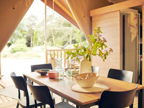 Tente en toile et en bois 4 personnes - Woodlodge Vue Loire Confort 26m² - 2 chambres + terrasse 4 pers