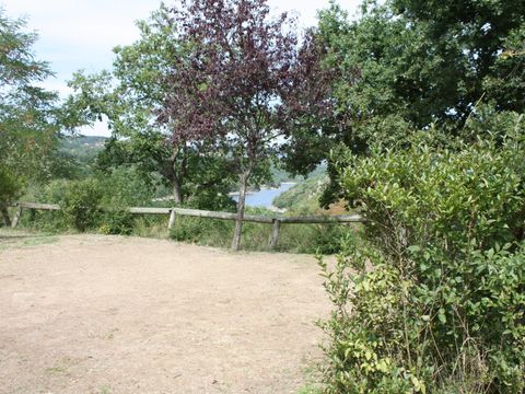 Emplacement - Forfait Nature (1 tente, caravane ou camping-car / 1 voiture)
