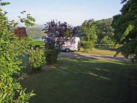Emplacement - Forfait Nature (1 tente, caravane ou camping-car / 1 voiture)