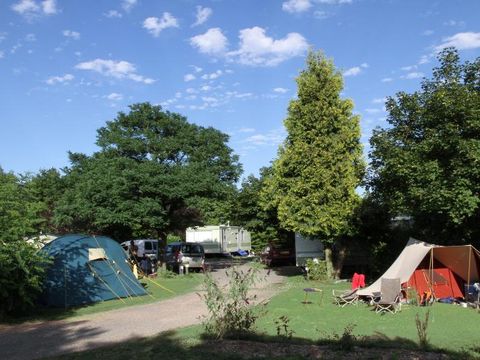 Emplacement - Forfait Nature (1 tente, caravane ou camping-car / 1 voiture)