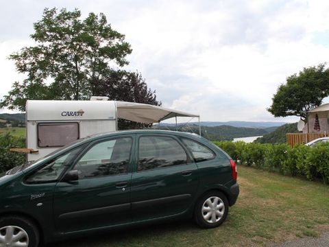Emplacement - Forfait Confort (1 tente, caravane ou camping-car / 1 voiture / électricité 10A) 2/6 pers