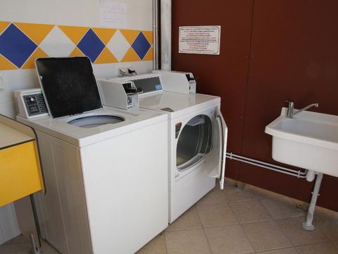 Emplacement - Forfait Confort (1 tente, caravane ou camping-car / 1 voiture / électricité 10A) 2/6 pers