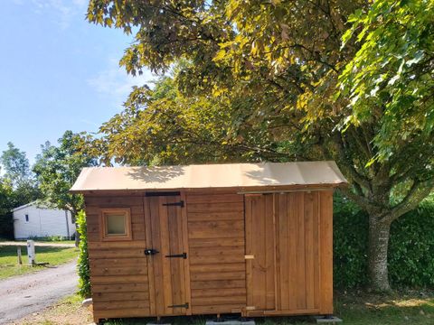 Emplacement - Forfait Premium équipé d'une Freecamp (1 tente, caravane ou camping-car / 1 voiture) 2/6 pers