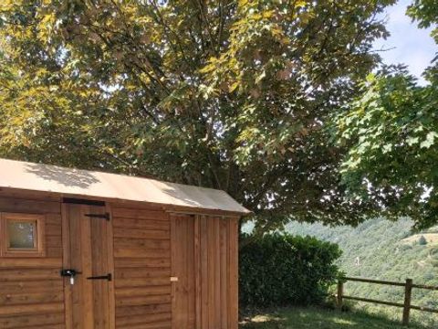 Emplacement - Forfait Premium équipé d'une Freecamp (1 tente, caravane ou camping-car / 1 voiture) 2/6 pers