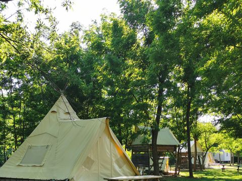TENTE 4 personnes - Tipi - moins de 7 nuits (sanitaires communs du camping)