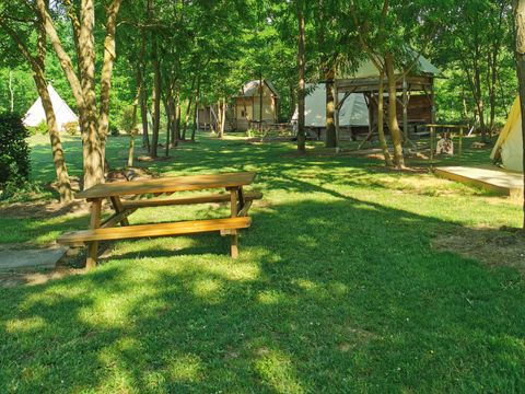 TENTE 4 personnes - Tipi - moins de 7 nuits (sanitaires communs du camping)
