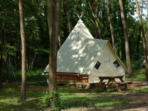 TENTE 4 personnes - Tipi - moins de 7 nuits (sanitaires communs du camping)