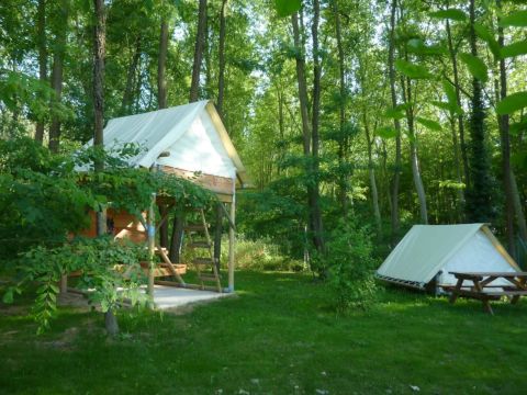 TENTE 2 personnes - bivouac perché (sanitaires communs du camping)