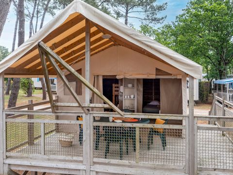 Tente en toile et en bois 4 personnes - INSOLITE CONFORT LODGE (sans sanitaires)