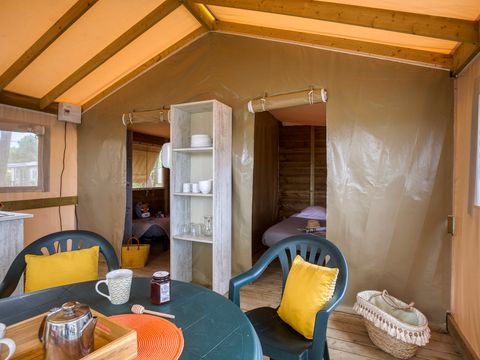 Tente en toile et en bois 4 personnes - INSOLITE CONFORT LODGE (sans sanitaires)