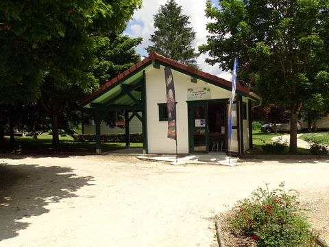 Village Chalets - Le Rû Du Pré - Camping Yonne - Image N°3