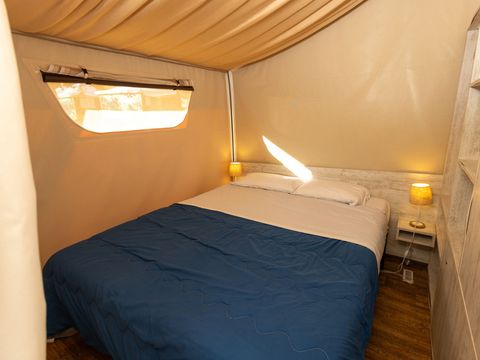 Tente en toile et en bois 4 personnes - Tente Nature Lodge - 2 chambres - Cuisine équipée - Salle de bain