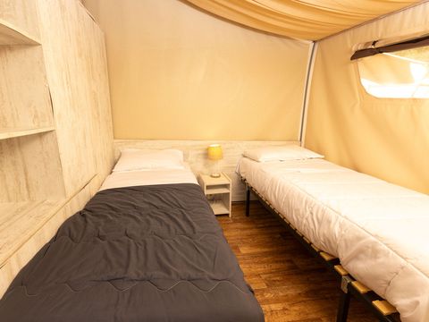 TENTE TOILE ET BOIS 4 personnes - Tente Nature Lodge - 2 chambres - Cuisine équipée - Salle de bain