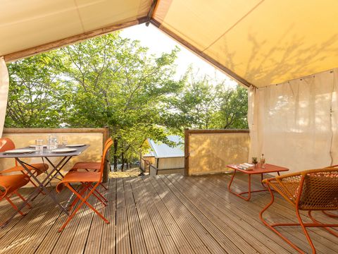 Tente en toile et en bois 4 personnes - Tente Nature Lodge - 2 chambres - Cuisine équipée - Salle de bain