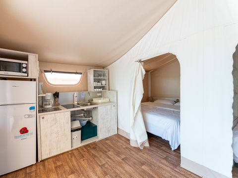 Tente en toile et en bois 4 personnes - Tente Nature Lodge - 2 chambres - Cuisine équipée - Salle de bain