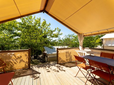 Tente en toile et en bois 4 personnes - Tente Nature Lodge - 2 chambres - Cuisine équipée - Salle de bain