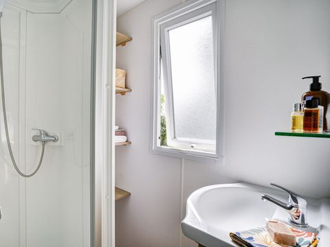 MOBILHOME 4 personnes - COTTAGE Doëlan 4p 2ch ***